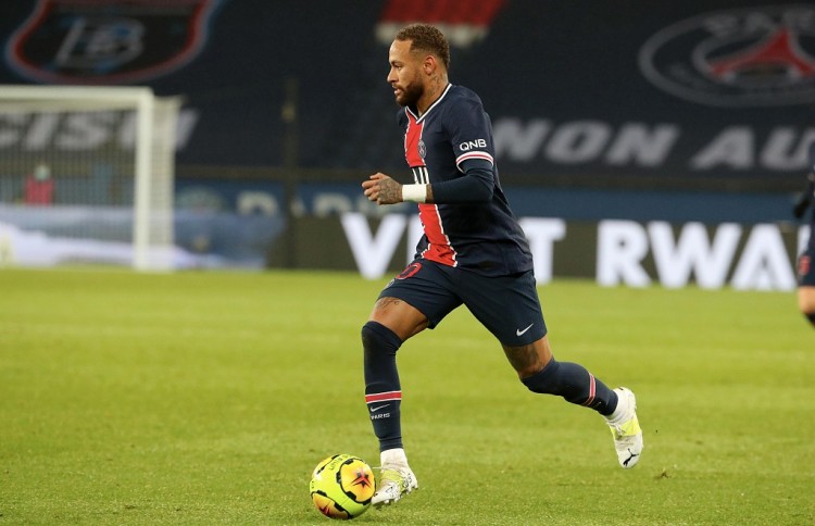 意甲联赛焦点战：尤文图斯险胜罗马