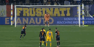 北青：约十人获国足新帅面试资格，邵佳一、李霄鹏等在列（北青：国足新帅面试名单约10人，邵佳一、李霄鹏等入围）